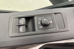 valkoinen Volkswagen Transporter 2018 kuva 18.