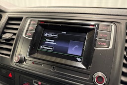 valkoinen Volkswagen Transporter 2018 kuva 20.