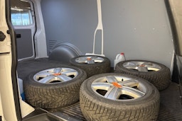 valkoinen Volkswagen Transporter 2018 kuva 25.