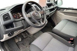 valkoinen Volkswagen Transporter 2018 kuva 3.