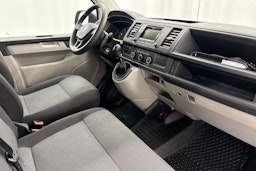 valkoinen Volkswagen Transporter 2018 kuva 10.