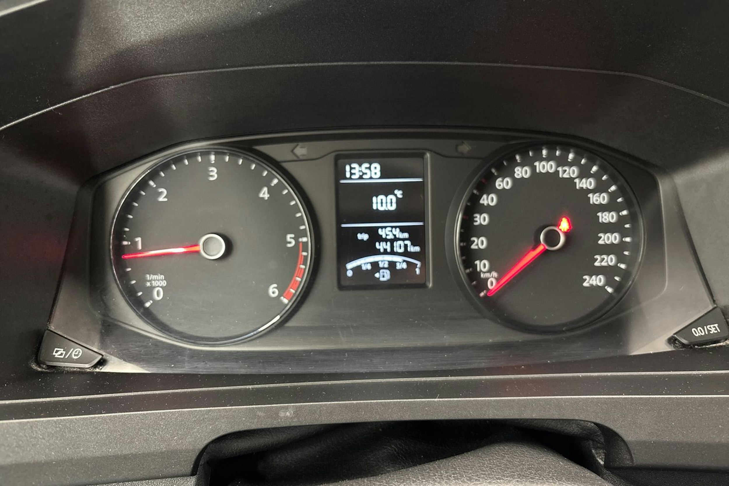 valkoinen Volkswagen Transporter 2018 kuva 11.