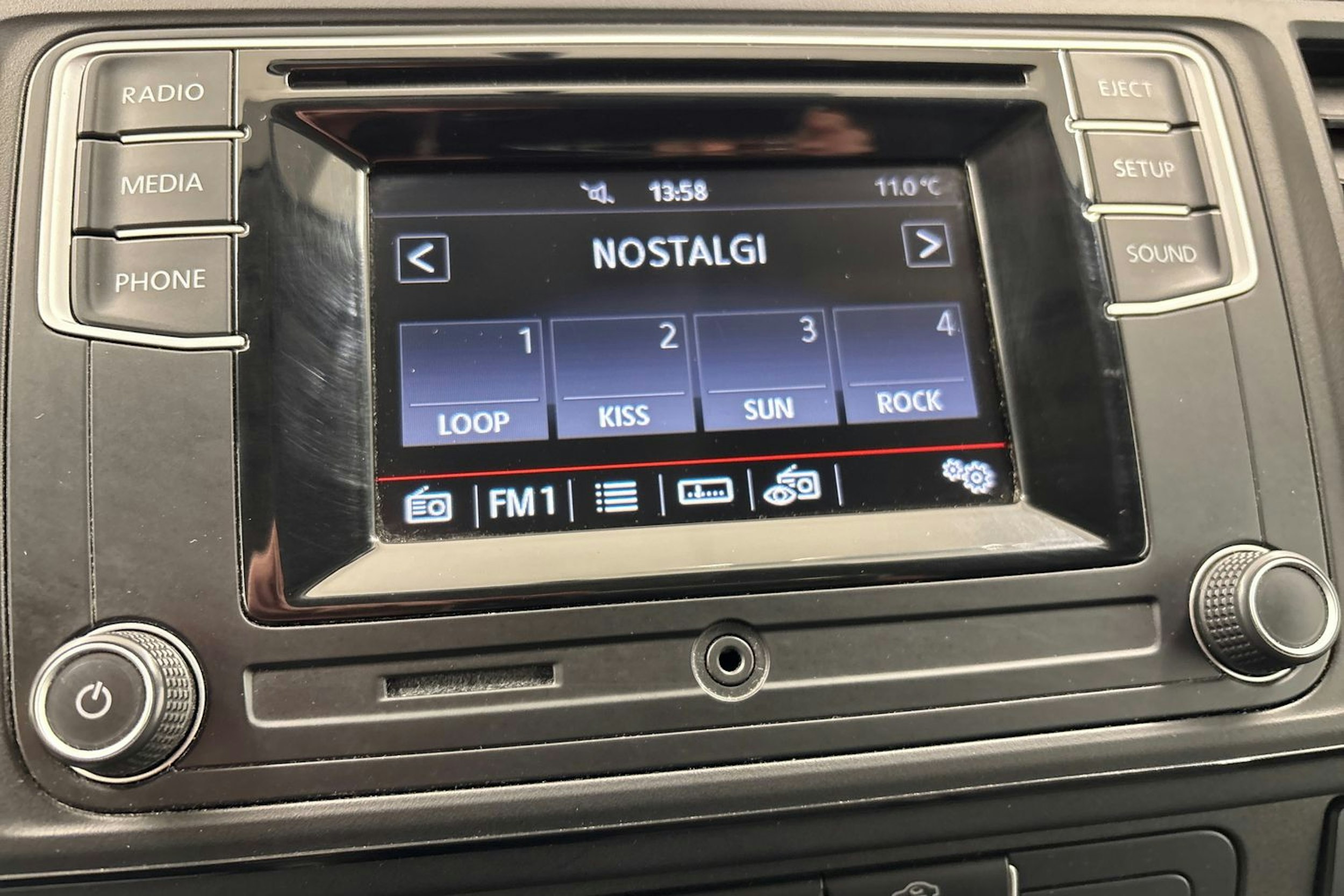 valkoinen Volkswagen Transporter 2018 kuva 12.