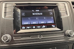 valkoinen Volkswagen Transporter 2018 kuva 12.