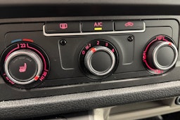 valkoinen Volkswagen Transporter 2018 kuva 13.