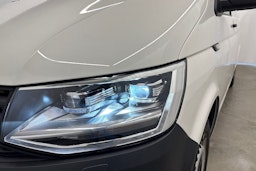 valkoinen Volkswagen Transporter 2018 kuva 19.