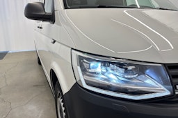 valkoinen Volkswagen Transporter 2018 kuva 20.