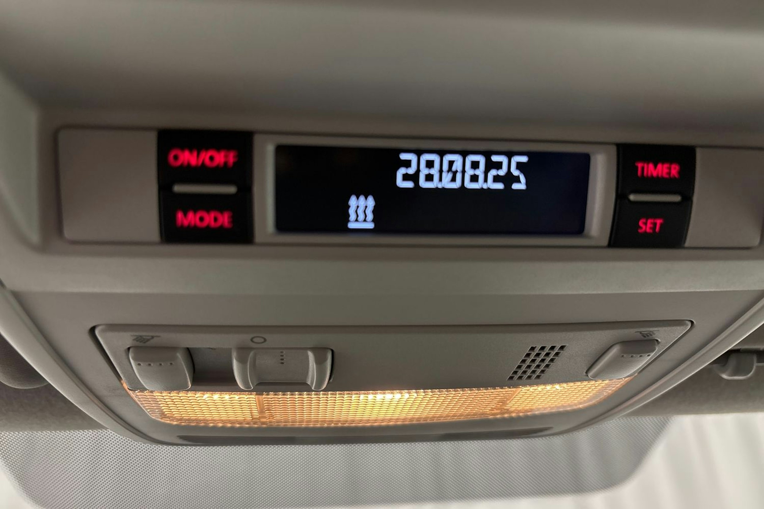 valkoinen Volkswagen Transporter 2018 kuva 21.