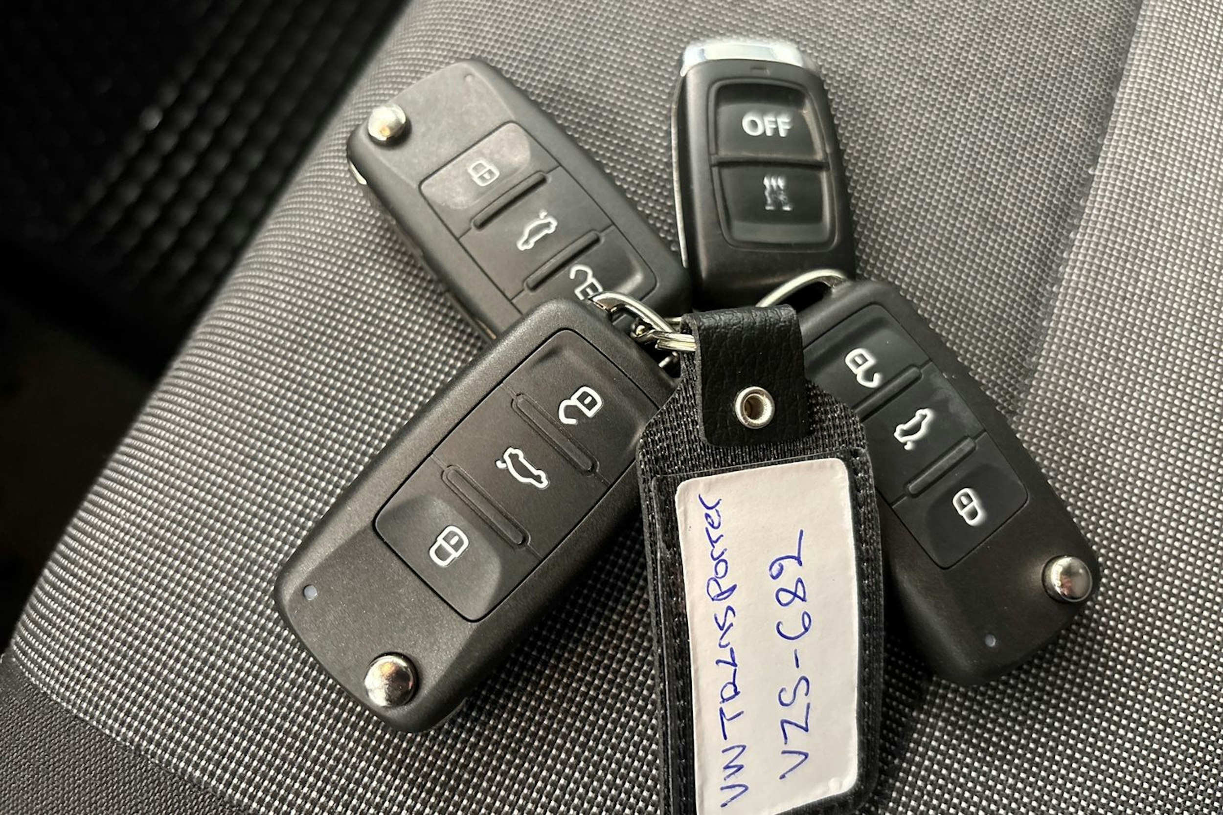 valkoinen Volkswagen Transporter 2018 kuva 22.