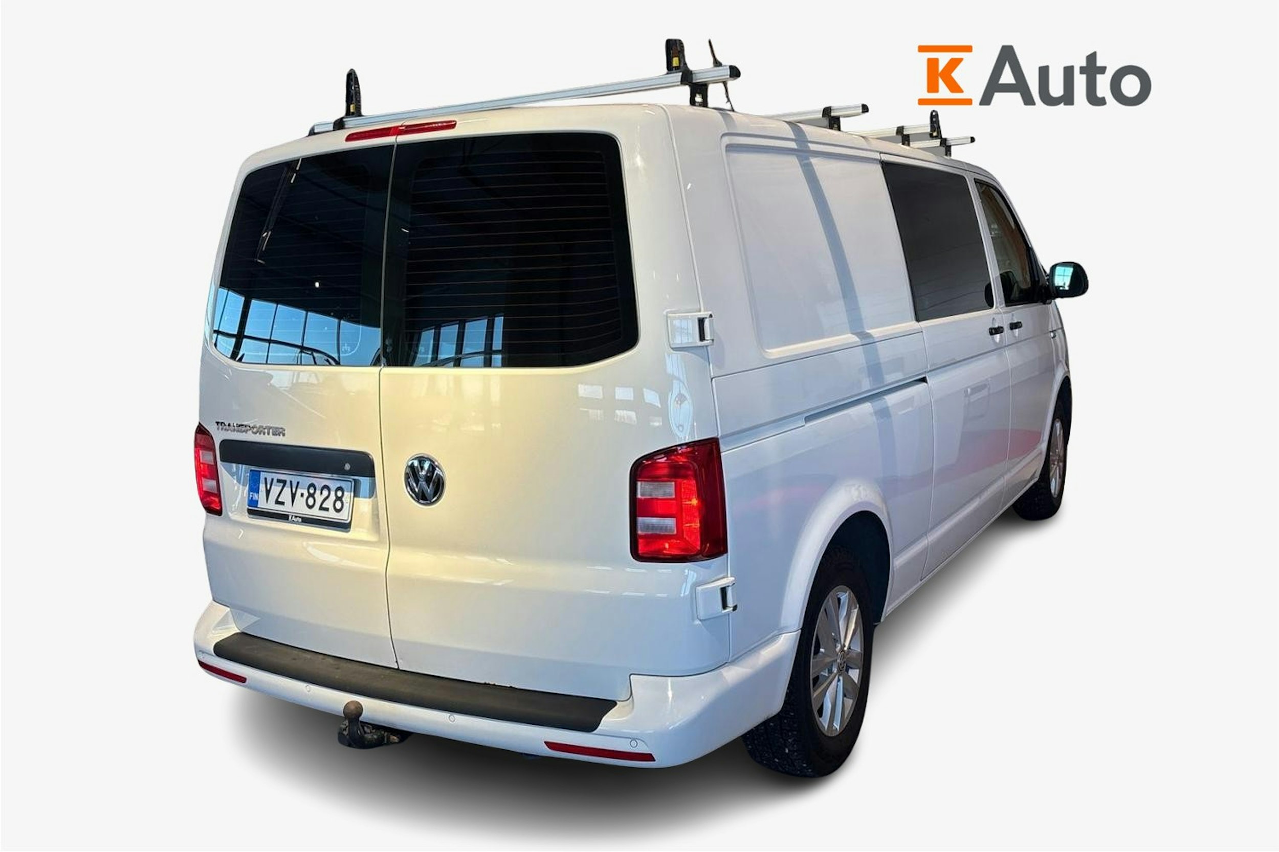 valkoinen Volkswagen Transporter 2018 kuva 3.