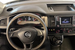 valkoinen Volkswagen Transporter 2018 kuva 9.