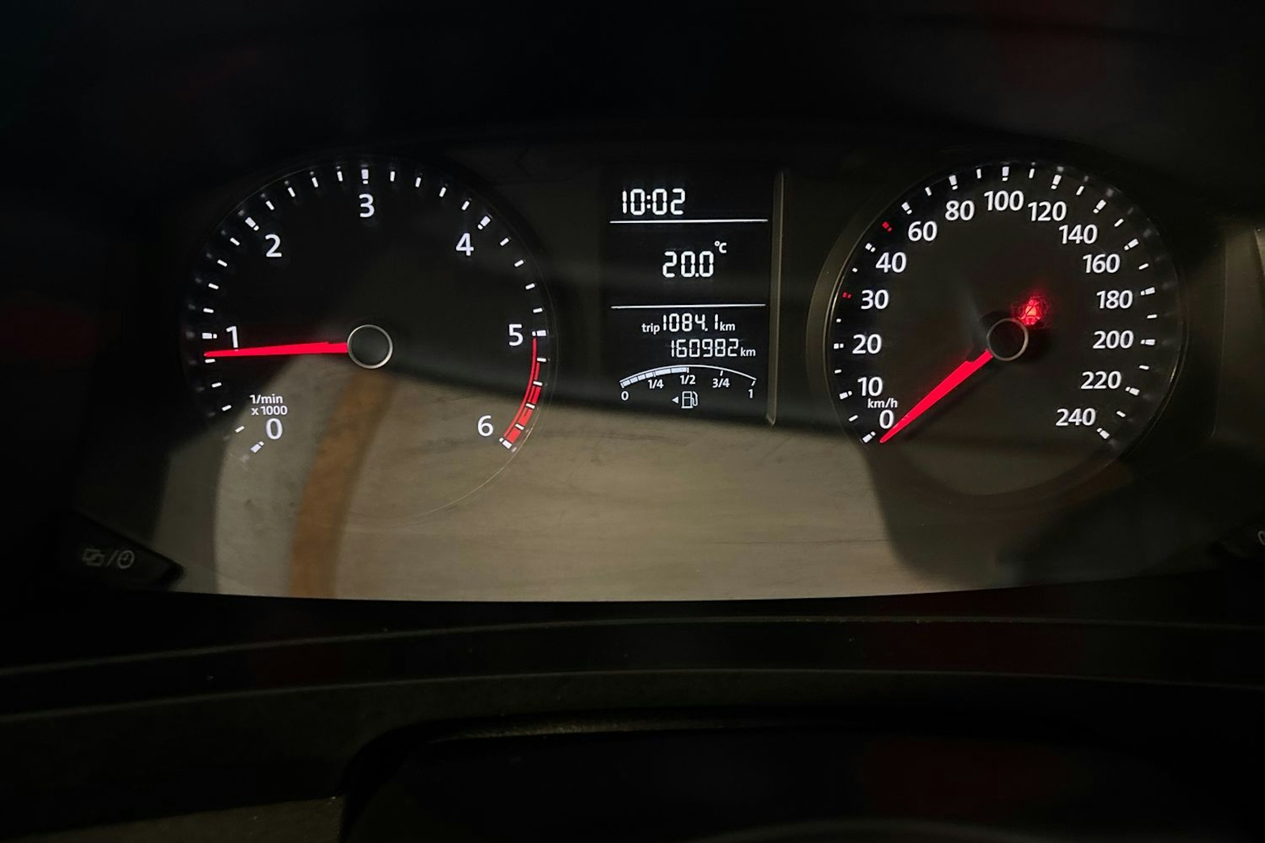 valkoinen Volkswagen Transporter 2018 kuva 17.