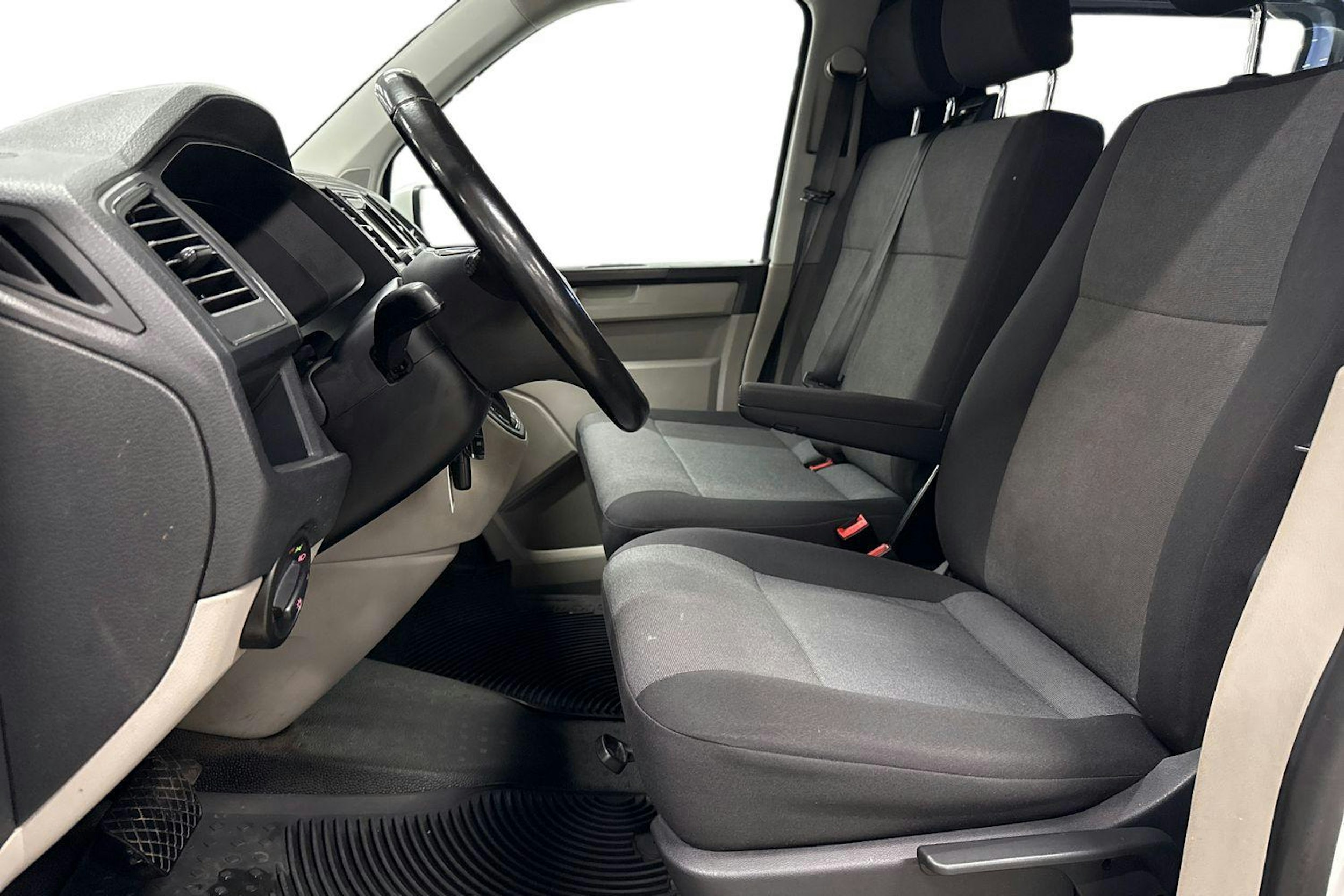 Valkoinen Volkswagen TRANSPORTER 2018 kuva 6.