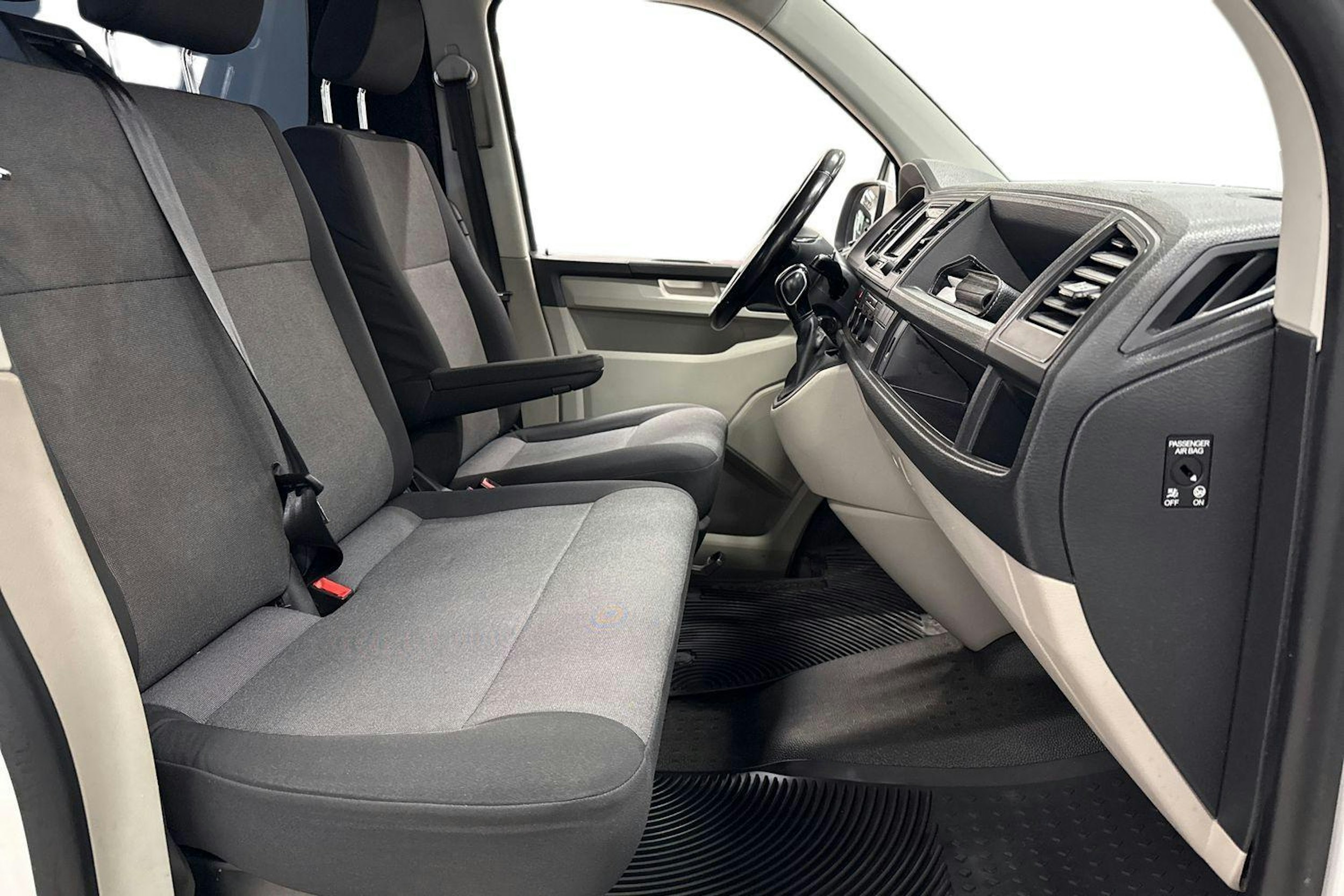 Valkoinen Volkswagen TRANSPORTER 2018 kuva 8.