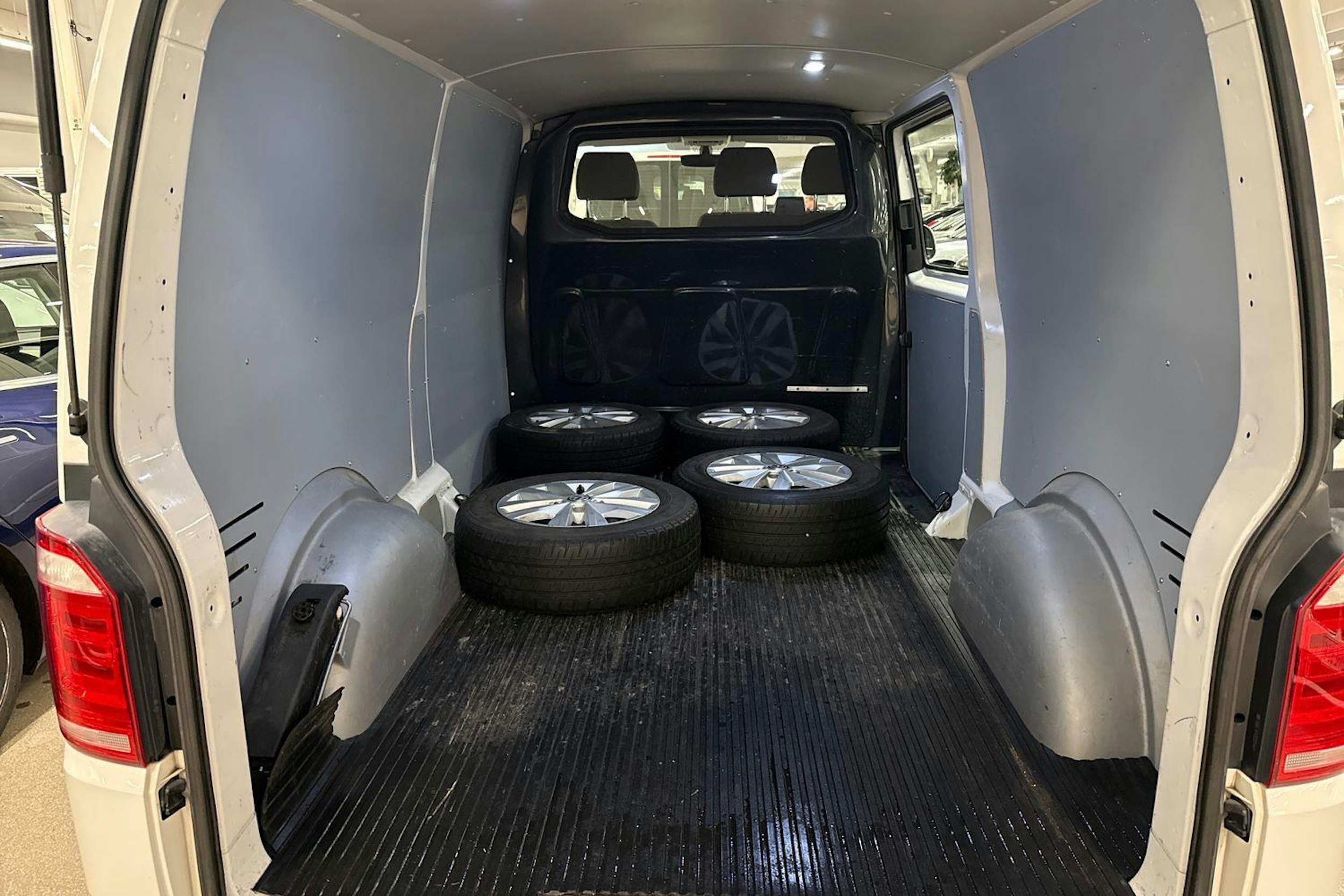 Valkoinen Volkswagen TRANSPORTER 2018 kuva 11.