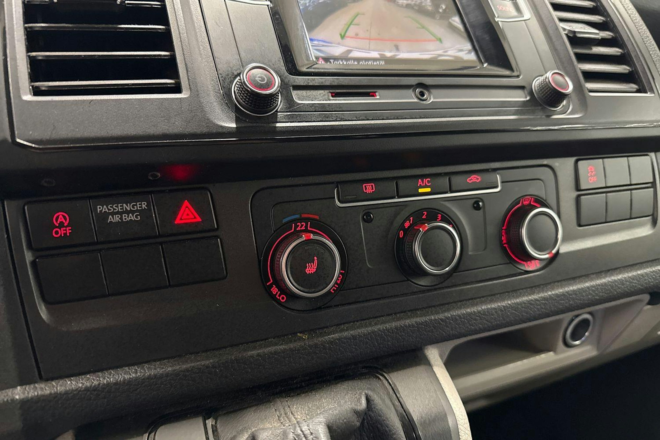 Valkoinen Volkswagen TRANSPORTER 2018 kuva 15.