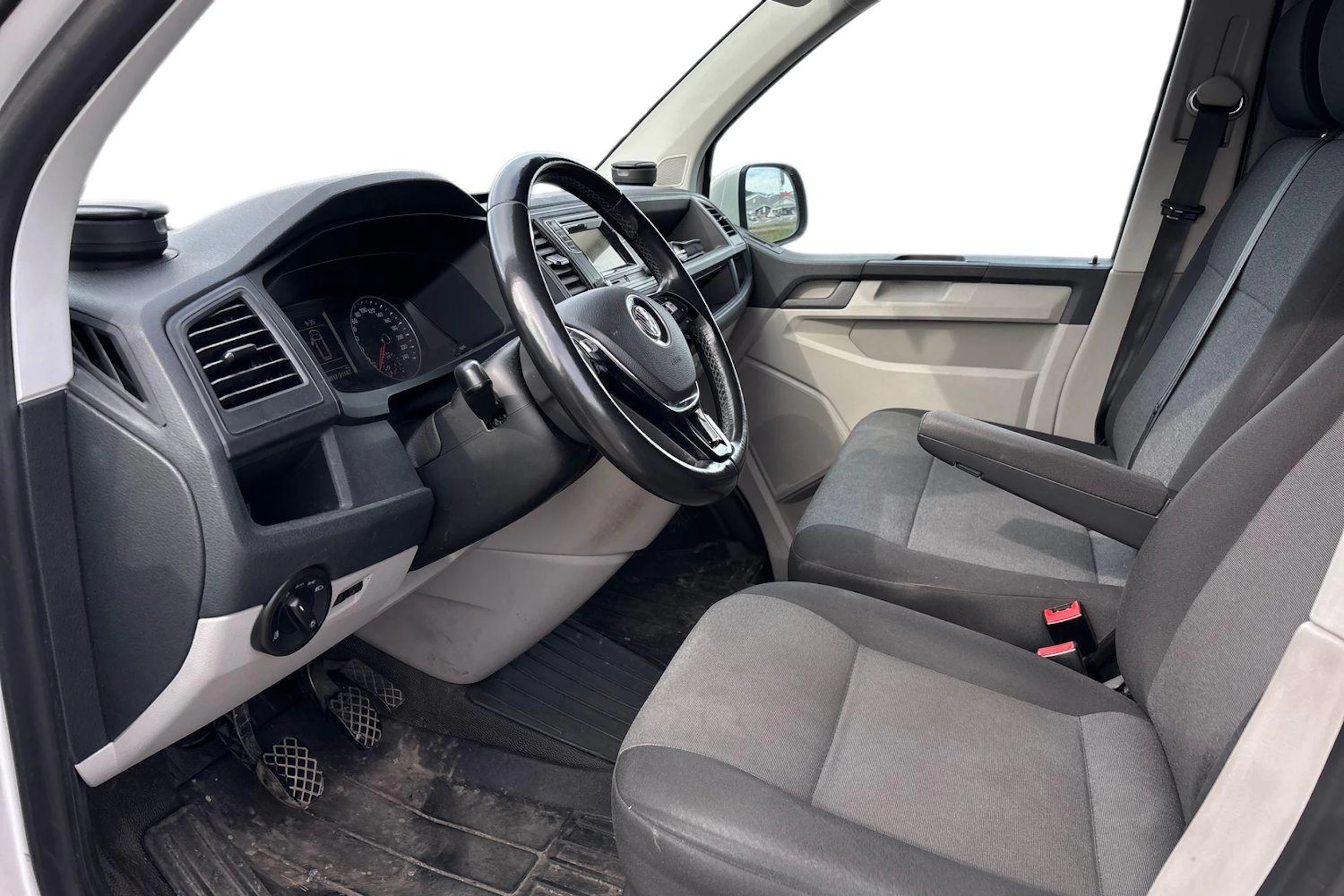 Valkoinen Volkswagen TRANSPORTER 2018 kuva 3.