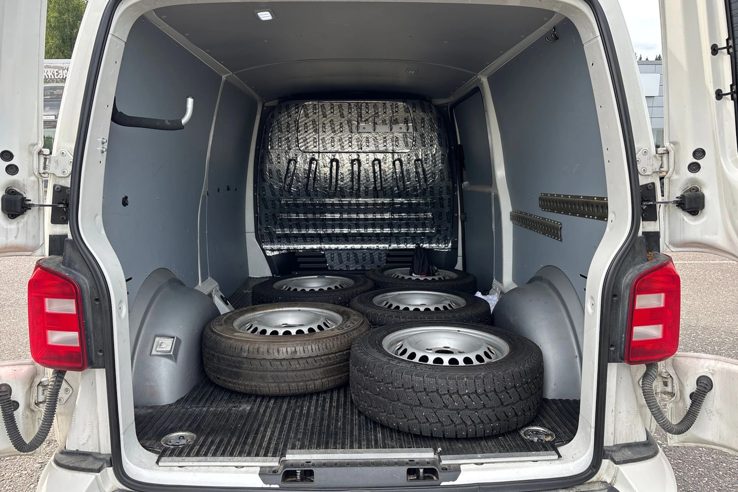Valkoinen Volkswagen TRANSPORTER 2018 kuva 4.