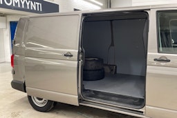 ruskea (beige) Volkswagen Transporter 2018 kuva 12.