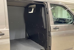 ruskea (beige) Volkswagen Transporter 2018 kuva 14.