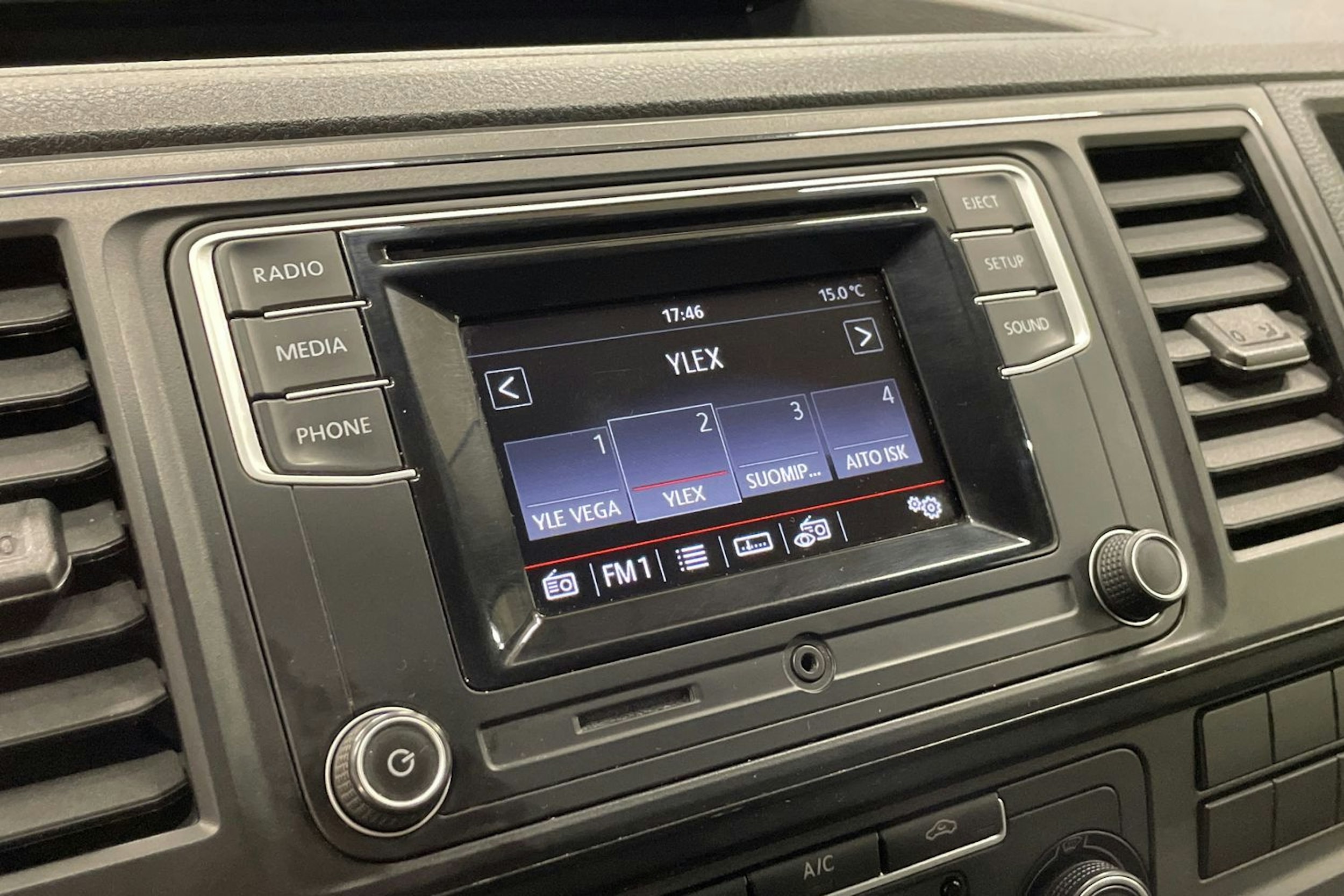 ruskea (beige) Volkswagen Transporter 2018 kuva 20.