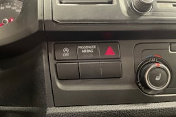 ruskea (beige) Volkswagen Transporter 2018 kuva 24.