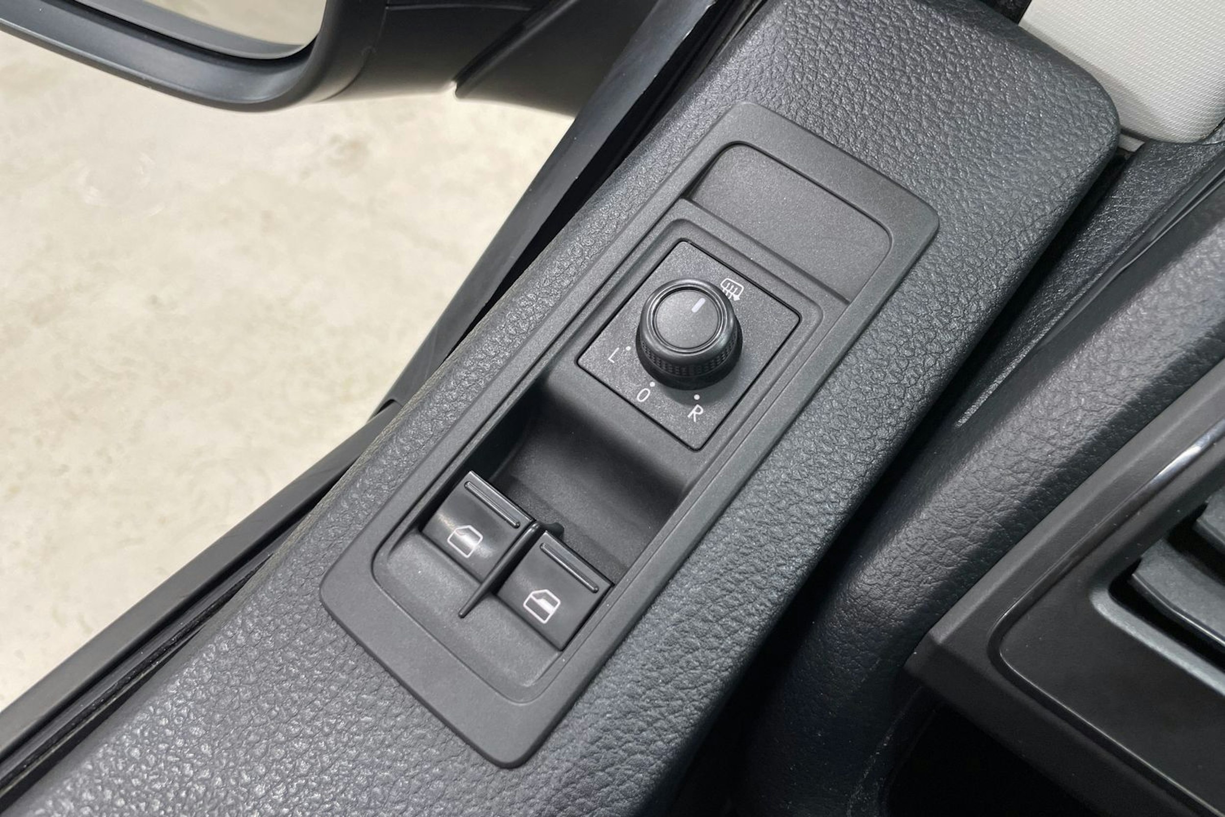 ruskea (beige) Volkswagen Transporter 2018 kuva 26.