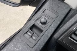 ruskea (beige) Volkswagen Transporter 2018 kuva 26.