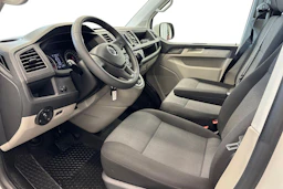 valkoinen Volkswagen Transporter 2018 kuva 6.