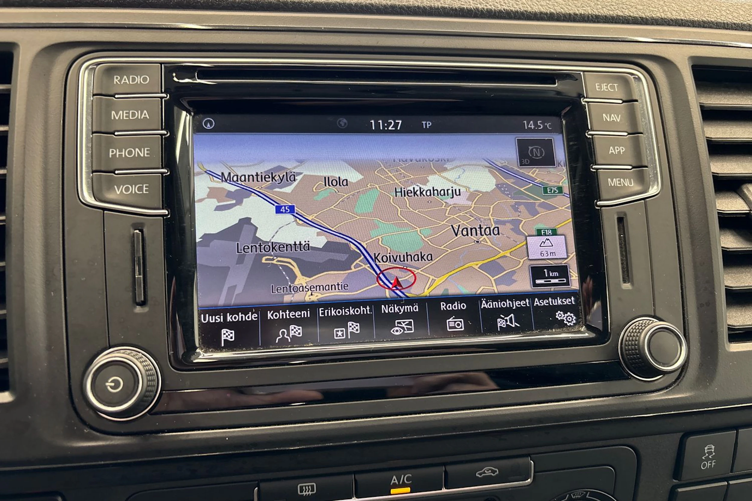 valkoinen Volkswagen Transporter 2018 kuva 12.