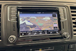 valkoinen Volkswagen Transporter 2018 kuva 12.