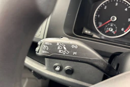 valkoinen Volkswagen Transporter 2018 kuva 16.