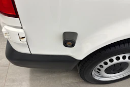valkoinen Volkswagen Transporter 2018 kuva 21.
