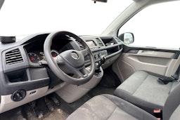 valkoinen Volkswagen Transporter 2018 kuva 3.