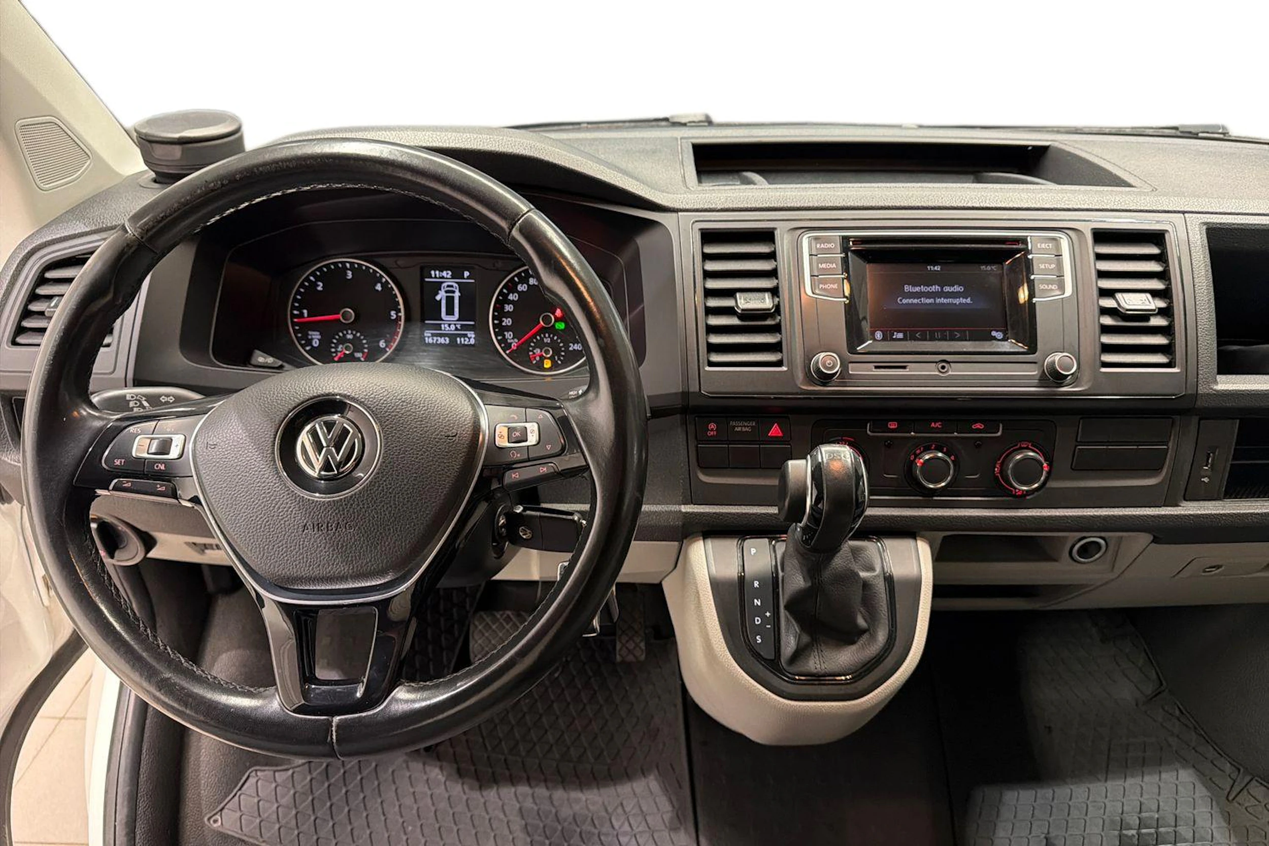 valkoinen Volkswagen Transporter 2018 kuva 9.