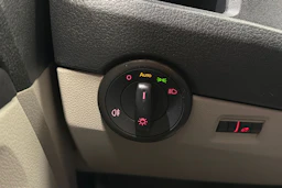 valkoinen Volkswagen Transporter 2018 kuva 16.