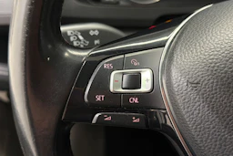 valkoinen Volkswagen Transporter 2018 kuva 17.