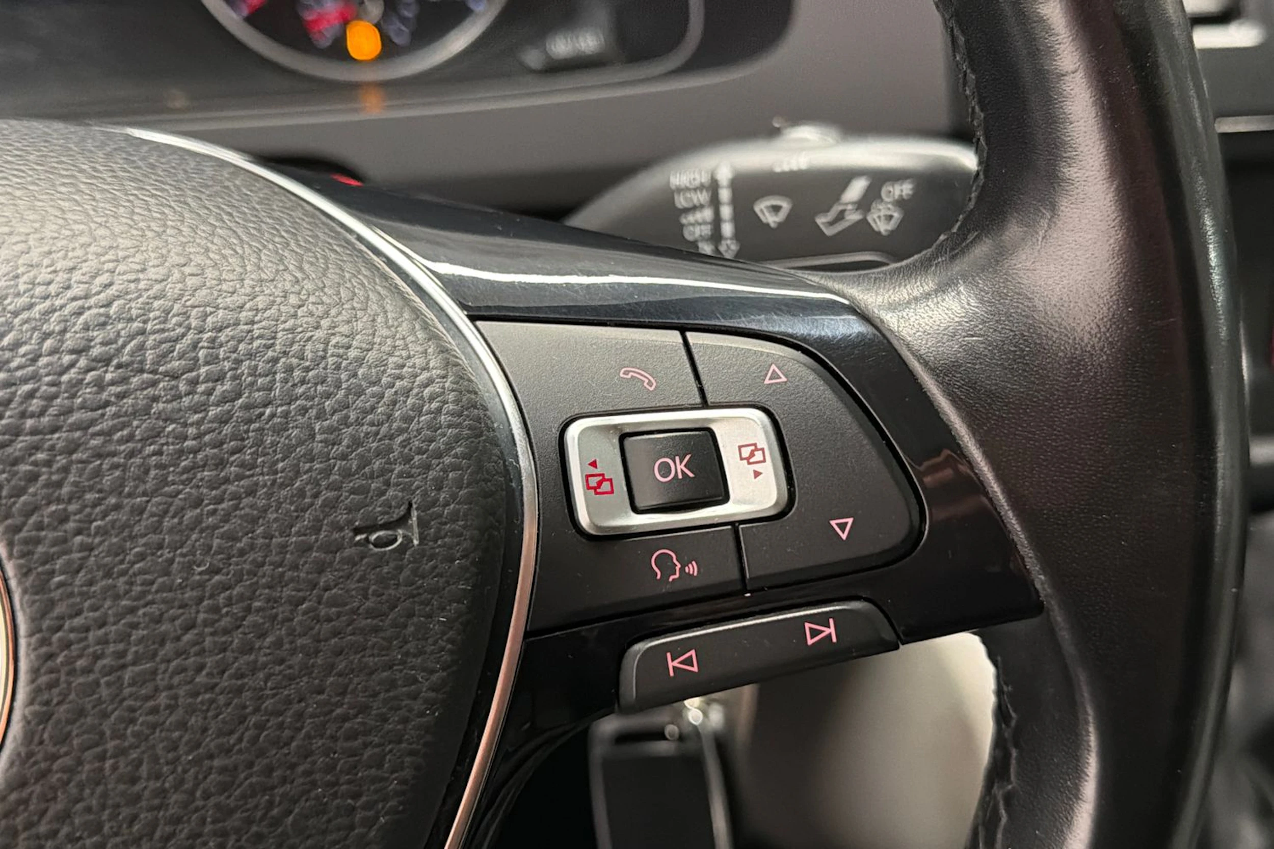 valkoinen Volkswagen Transporter 2018 kuva 18.