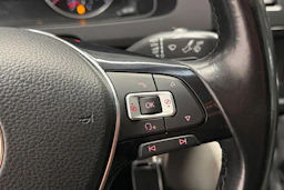 valkoinen Volkswagen Transporter 2018 kuva 18.