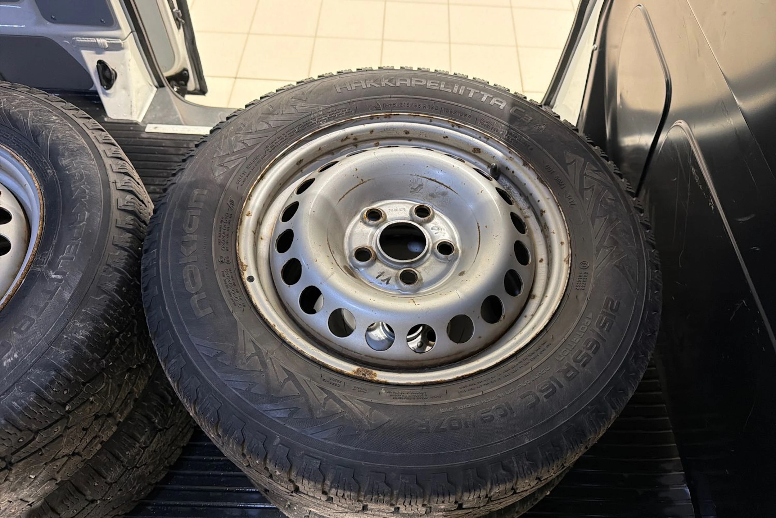 valkoinen Volkswagen Transporter 2018 kuva 26.