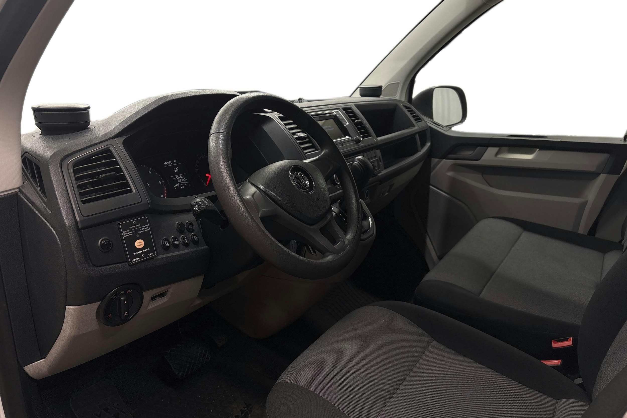 valkoinen Volkswagen Transporter 2018 kuva 3.