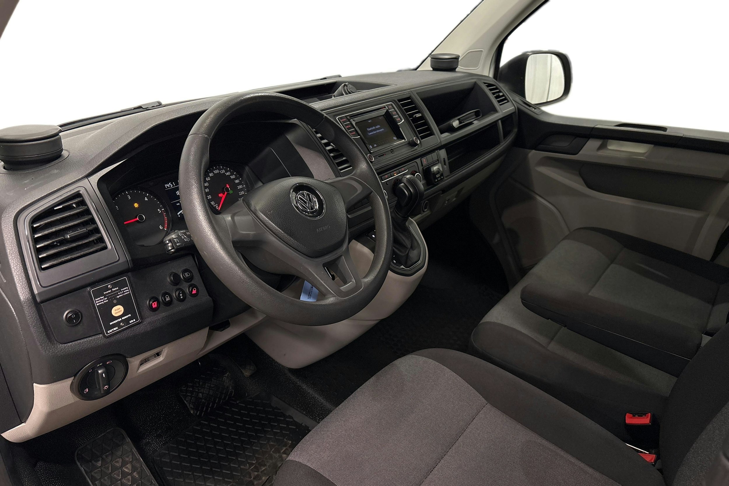 valkoinen Volkswagen Transporter 2018 kuva 6.