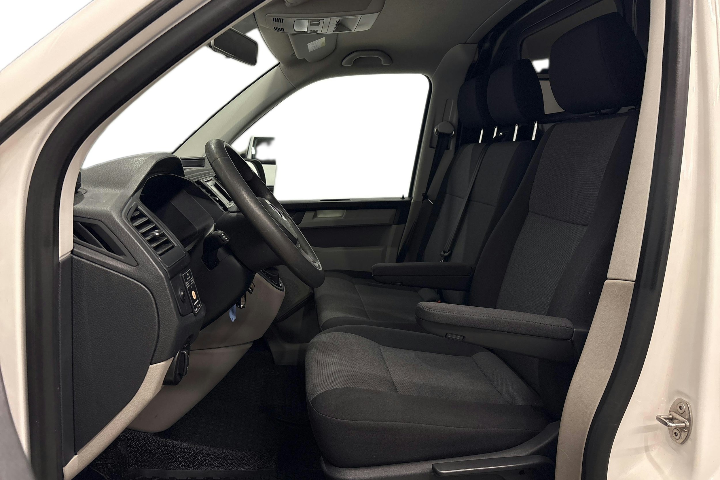 valkoinen Volkswagen Transporter 2018 kuva 7.