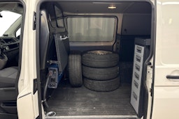 valkoinen Volkswagen Transporter 2018 kuva 8.