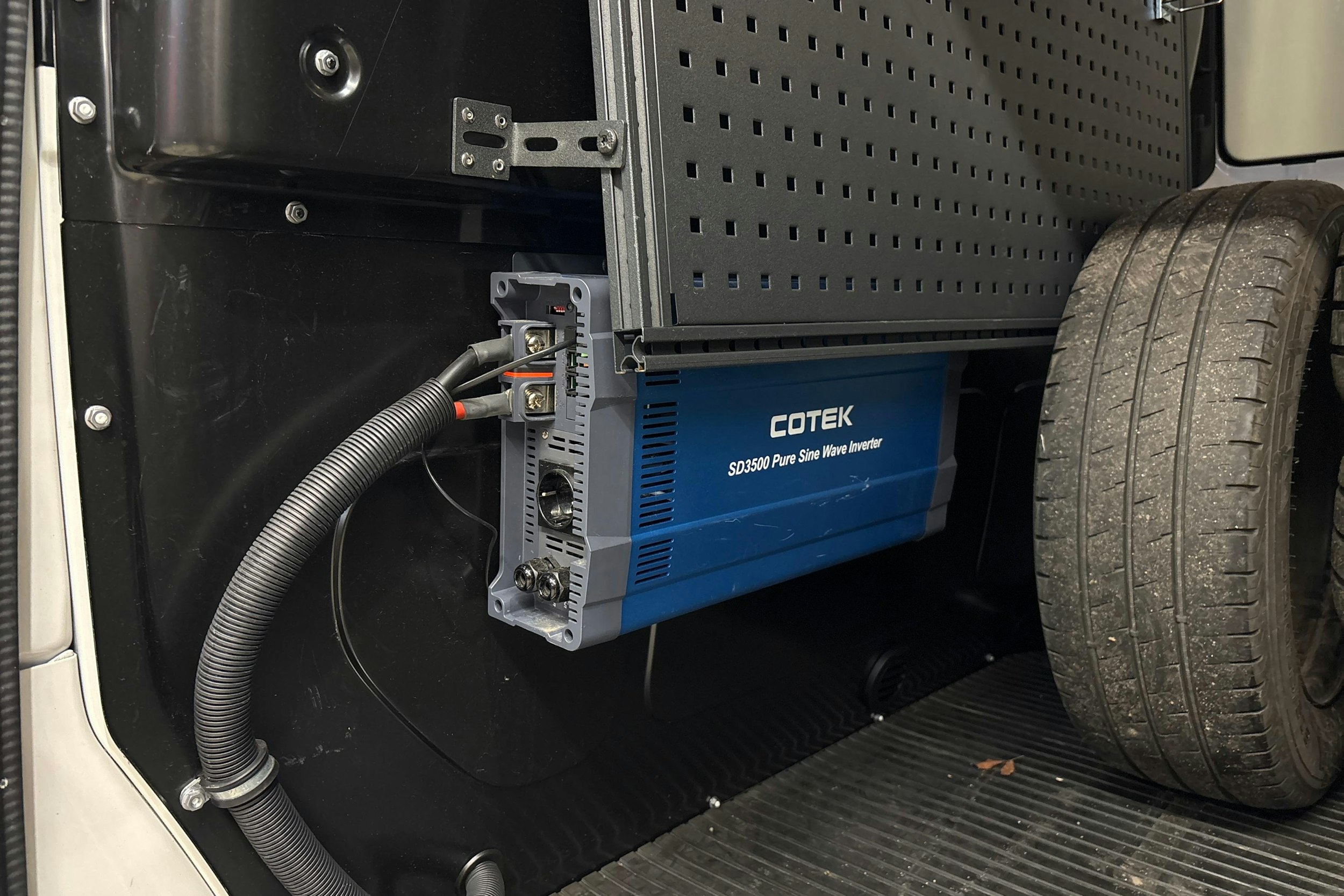 valkoinen Volkswagen Transporter 2018 kuva 9.