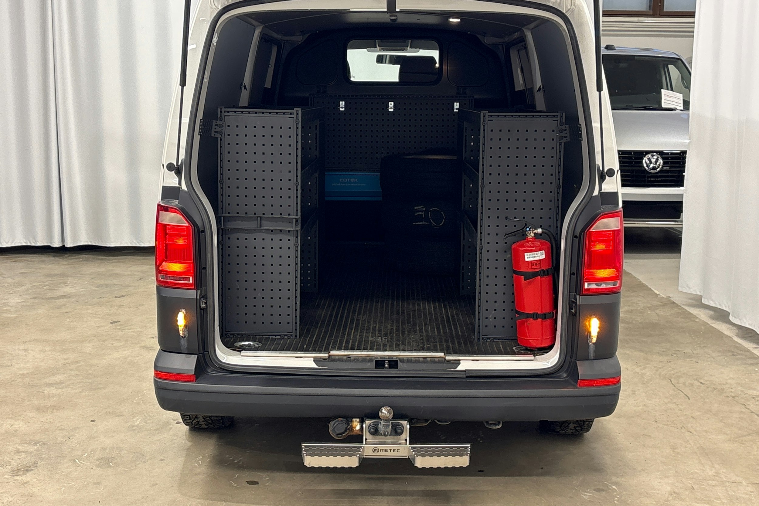 valkoinen Volkswagen Transporter 2018 kuva 11.