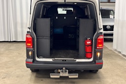 valkoinen Volkswagen Transporter 2018 kuva 11.