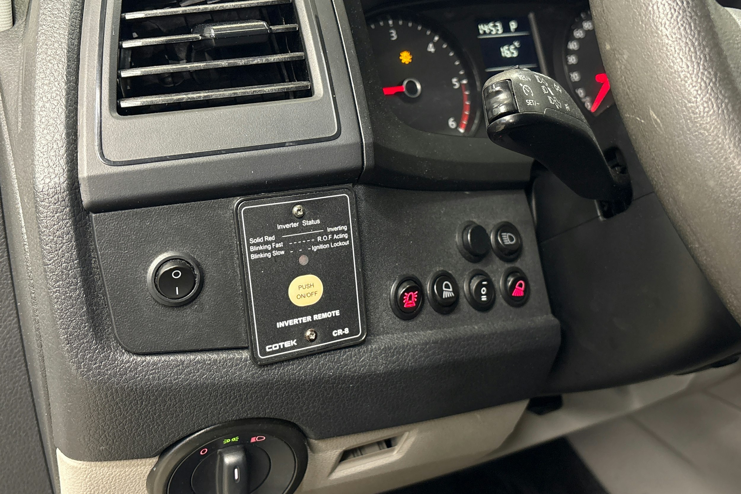 valkoinen Volkswagen Transporter 2018 kuva 14.