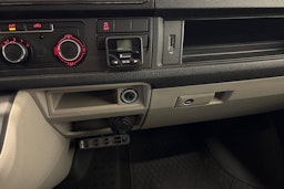 valkoinen Volkswagen Transporter 2018 kuva 18.