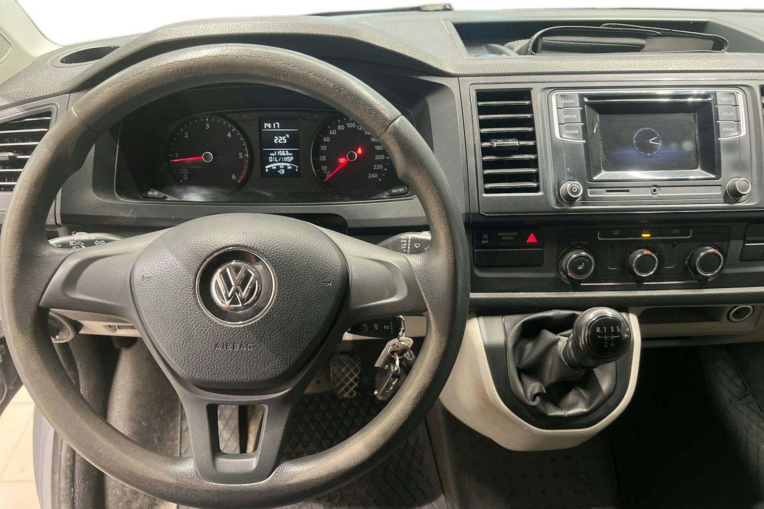 Harmaa Volkswagen TRANSPORTER 2018 kuva 9.